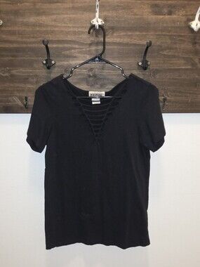 Pepin Black Short Sleeve V-Neck Ladder-Front Tee
